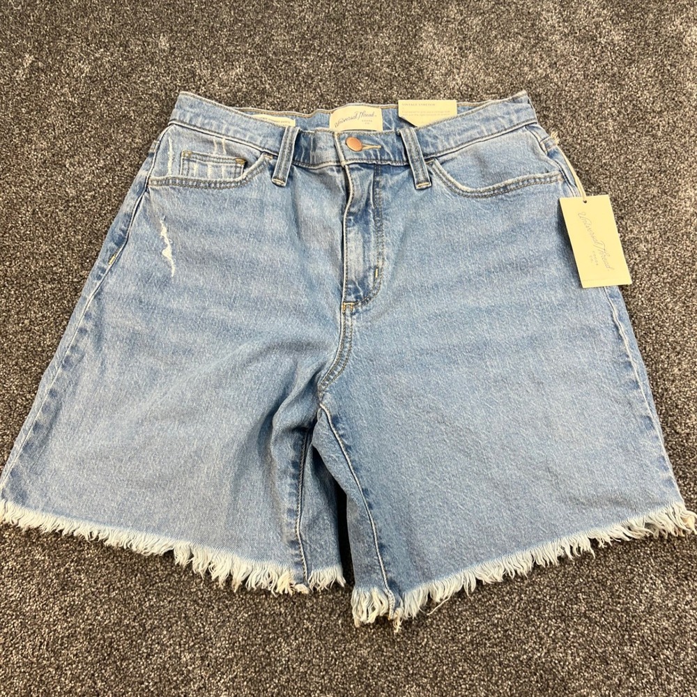 Universal‎ Thread High Rise Vintage Straight Shorts Women's Size 6R Light Wash
